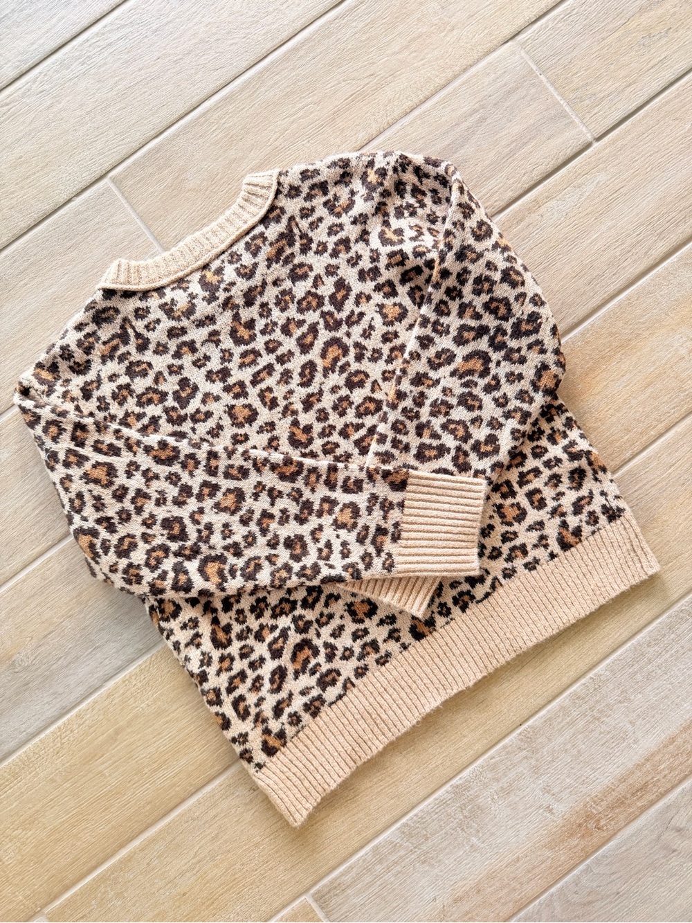 NWOT American Eagle Outfitters Fuzzy Leopard-Pattern Crewneck Sweater - Picture 2 of 4